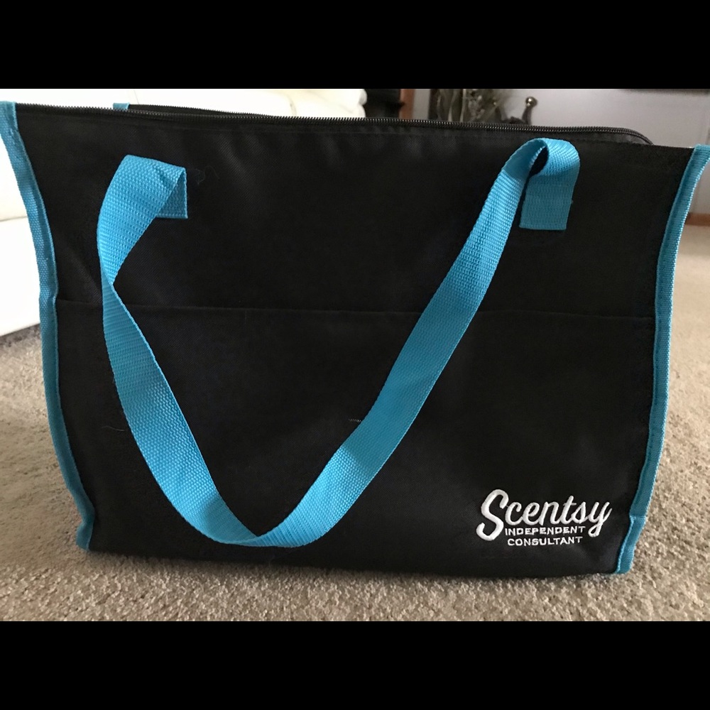 Scentsy large insulated tote.